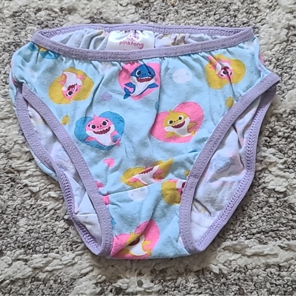 10 for $25 - Pink Fong Baby Shark Girls 2T Underwear (5 pairs) - Picture 8 of 11